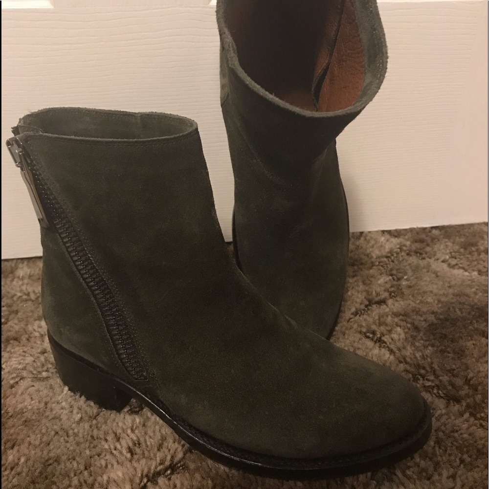 FRYE SHORT SUEDE BOOTS